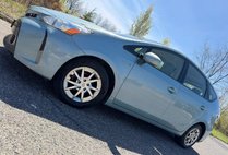 2015 Toyota Prius v Four