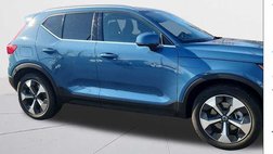 2025 Volvo XC40 B5 Plus Bright Theme