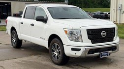 2023 Nissan Titan SV