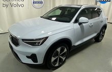 2025 Volvo XC40 B5 Plus Bright Theme