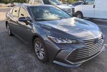 2019 Toyota Avalon Hybrid XLE