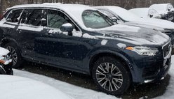 2022 Volvo XC90 T6 Momentum 7-Passenger