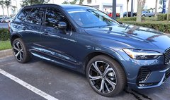 2025 Volvo XC60 B5 Ultra Dark Theme