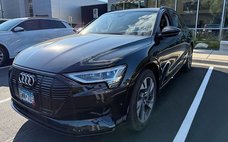 2022 Audi e-tron quattro Premium