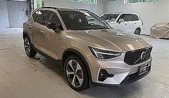 2023 Volvo XC40 B5 Plus Dark Theme