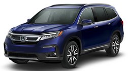 2022 Honda Pilot Touring w/Rear Captain's Chairs