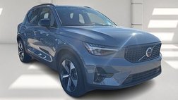 2023 Volvo XC40 B5 Plus Dark Theme