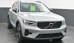 2025 Volvo XC40 B5 Plus Dark Theme
