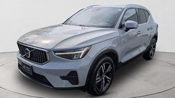 2025 Volvo XC40 B5 Plus Bright Theme