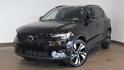 2023 Volvo XC40 B5 Plus Dark Theme