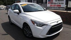 2020 Toyota Yaris XLE