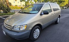 2000 Toyota Sienna LE