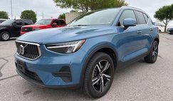 2025 Volvo XC40 B5 Core Bright Theme