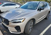 2023 Volvo XC60 Recharge T8 Ultimate Dark Theme