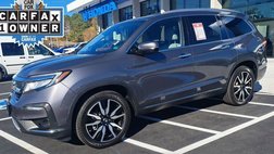 2022 Honda Pilot Touring w/Rear Captain's Chairs