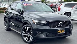 2024 Volvo XC40 B5 Ultimate Dark Theme