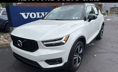 2022 Volvo XC40 T5 R-Design