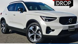 2023 Volvo XC40 B5 Plus Dark Theme