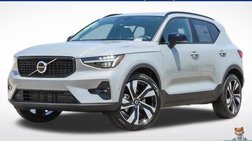 2025 Volvo XC40 B5 Plus Dark Theme