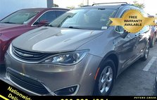 2017 Chrysler Pacifica Hybrid Premium