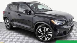 2025 Volvo XC40 B5 Plus Dark Theme