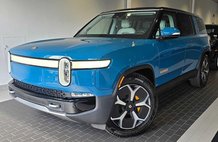 2024 Rivian R1S Adventure