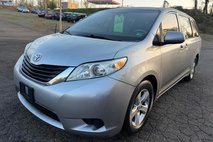 2012 Toyota Sienna LE 8-Passenger
