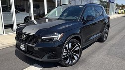 2025 Volvo XC40 B5 Plus Dark Theme