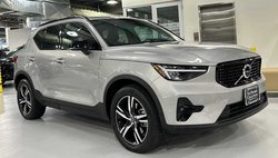 2023 Volvo XC40 B5 Plus Dark Theme