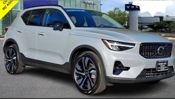2025 Volvo XC40 B5 Plus Dark Theme