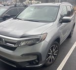 2021 Honda Pilot Touring w/Rear Captain's Chairs
