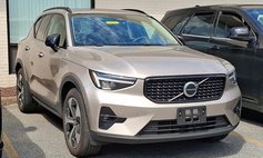 2023 Volvo XC40 B5 Plus Dark Theme