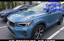 2025 Volvo XC40 B5 Core Bright Theme