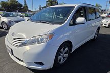 2017 Toyota Sienna LE