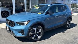 2025 Volvo XC40 B5 Plus Dark Theme