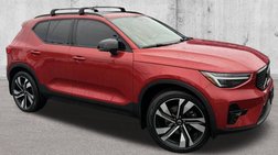 2024 Volvo XC40 B5 Ultimate Dark Theme