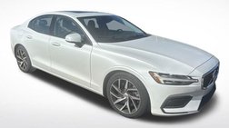 2020 Volvo S60 T6 Momentum