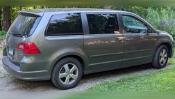 2010 Volkswagen Routan SE