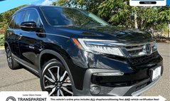 2022 Honda Pilot Touring w/Rear Captain's Chairs