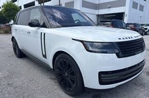 2023 Land Rover Range Rover P400 SE LWB
