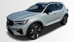 2025 Volvo XC40 B5 Plus Dark Theme
