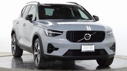 2025 Volvo XC40 B5 Plus Dark Theme