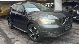 2023 Volvo XC40 B5 Plus Dark Theme