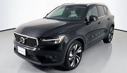 2023 Volvo XC40 B5 Ultimate Bright Theme