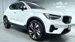 2025 Volvo XC40 B5 Plus Dark Theme