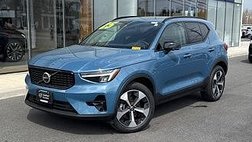 2025 Volvo XC40 B5 Plus Dark Theme