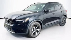 2023 Volvo XC40 B5 Plus Dark Theme