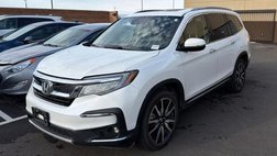 2021 Honda Pilot Touring w/Rear Captain's Chairs