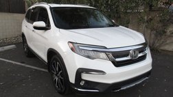 2021 Honda Pilot Touring w/Rear Captain's Chairs