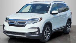 2022 Honda Pilot Touring w/Rear Captain's Chairs
